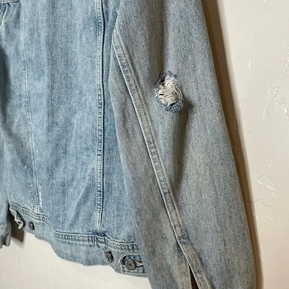Old Navy Distressed Light Wash Denim Jacket – Size M - Picture 6 of 6